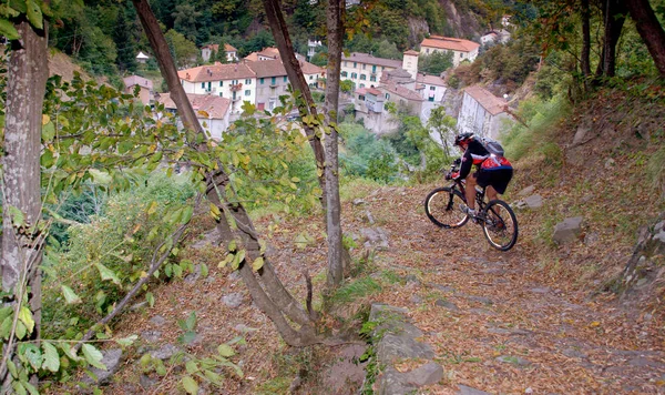 Tři Limentre, Pistoia, Toskánsko - jízdní horské kolo — Stock fotografie