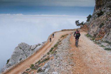 Dağlar ve deniz - sürme dağ bisikleti arasında Sardunya