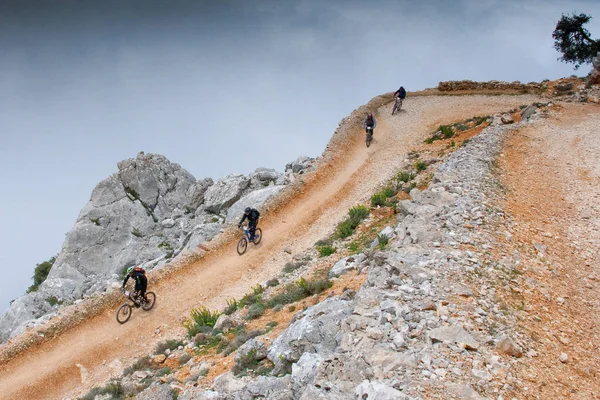 Sardinien mellan bergen och havet - ridning mountainbike — Stockfoto