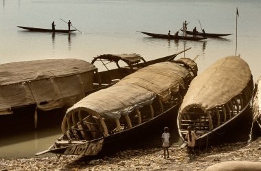 Mopti, Mali, Afrika - Ba birleştiği şehrin bağlantı noktası
