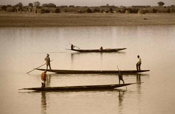 Mopti, Mali, Afrique - le port de la ville où il rejoint le Ba — Photo