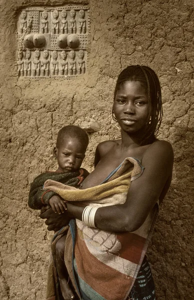 Mali, západní Afrika - Dogon vesničky hliněných domů, Peul a Fulani p — Stock fotografie