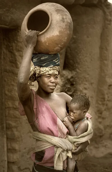 Mali, Africa occidentale villaggi Dogon case di fango, Peul e Fulani p — Foto Stock