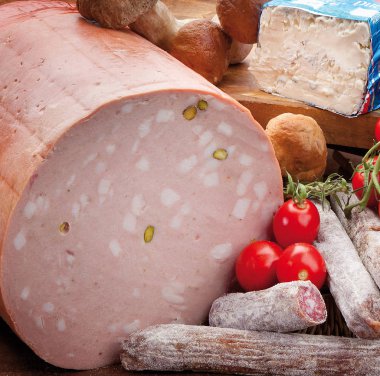 Salam, Mortadella Bologna, peynir, domates ve mantar
