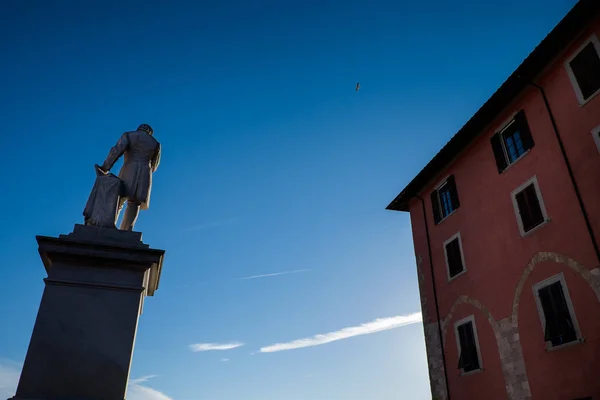 Estátua de Giuseppe Mazzini em Pisa, Toscana, Itália — Fotografia de Stock