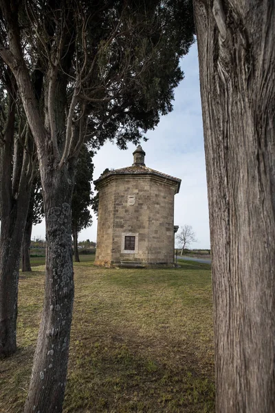 Bolgheri, Livorno - utsikt över oratorium av San Guido, Toscana, Ital — Stockfoto