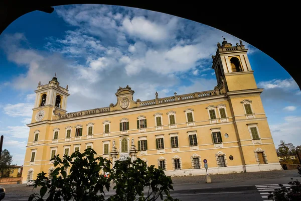 COLORNO, ITALIA - 06 DE NOVIEMBRE DE 2016 - El Palacio Real de Colorno — Foto de Stock