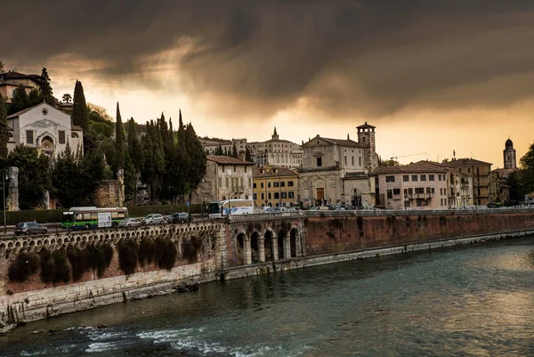 Верона-Італія - міський пейзаж Верона, Венето — стокове фото