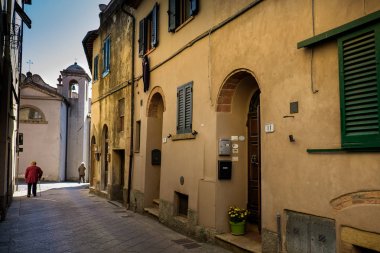 Guardistallo, Pisa, İtalya - 23 Nisan 2017: Tarihi Toskana jambon