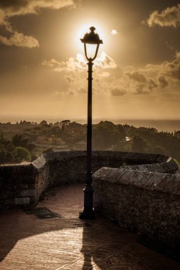 Antik köy görünümünü Montescudaio, Pisa, Toskana, İtalya,