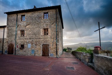 Antik köy görünümünü Montescudaio, Pisa, Toskana, İtalya,