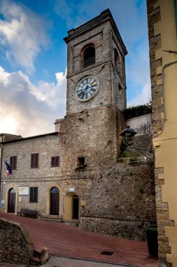 Antik köy görünümünü Montescudaio, Pisa, Toskana, İtalya,
