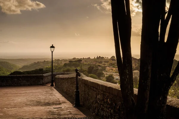 Montescudaio, Pisa, Toscane, Italie, uitzicht op het oude dorp — Stockfoto