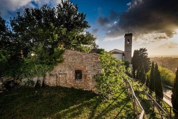 Montescudaio, Pisa, Toskania, Włochy, widok z dawnej wsi — Zdjęcie stockowe