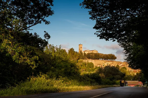 Montescudaio, Pisa, Toskánsko, Itálie, pohled na starobylé vesnice — Stock fotografie