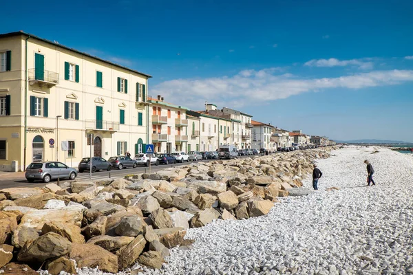 Marina Di Pisa, Itálie - Avril 24, 2017: Výhled na moře a — Stock fotografie