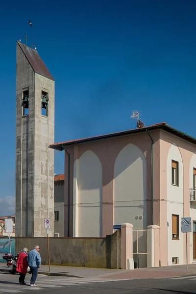 MARINA DI PISA, ITÁLIA - Avril 24, 2017: Vista da igreja, Mari — Fotografia de Stock