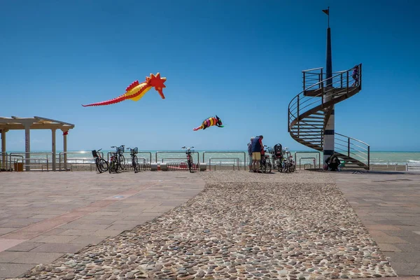 MARINA di CECINA, ITALIA - 07 de mayo de 2017: Terraza y vistas de Cairoli — Foto de Stock