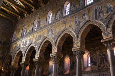 Monreale İtalya - Ekim 13, 2009: İç katedral 
