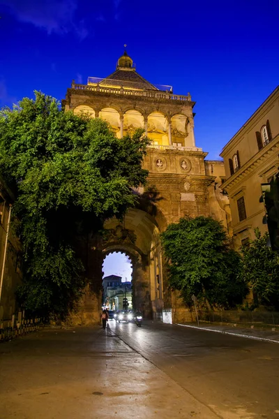 Palermo, İtalya - 13 Ekim 2009: görünümünü ünlü Royal Pala — Stok fotoğraf