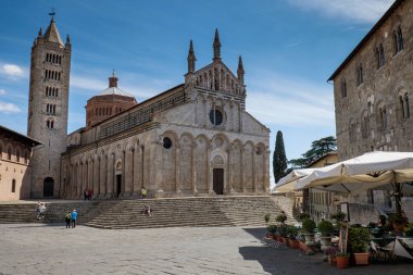 Massa Marittima, İtalya - 14 Mayıs 2017: Ortaçağ kenti İtalya