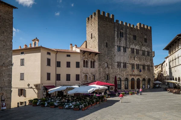 MASSA MARITTIMA, ITÁLIA - 14 de maio de 2017: cidade medieval na Itália — Fotografia de Stock