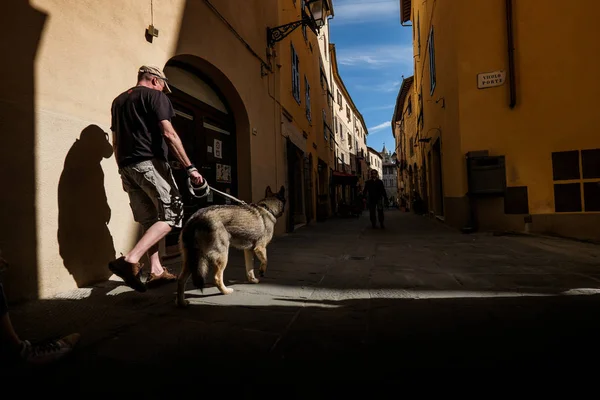 Massa marittima, italien - 14. mai 2017: mittelalterliche stadt in italien — Stockfoto