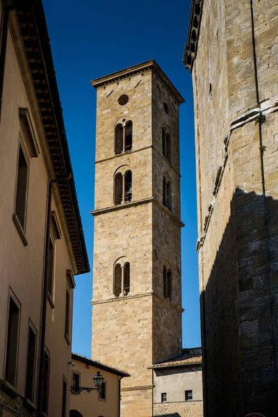 VOLTERRA, TUSCÂNIA - 21 de maio de 2017 - Batistério de San Giovanni Ba — Fotografia de Stock