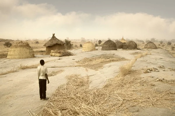 Mali, Africa occidentale Villaggio Peul e tipici edifici di fango — Foto Stock