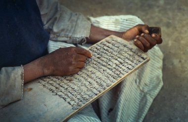 Mali, Batı Afrika - 25 Ocak 1992: Kuran Okulu