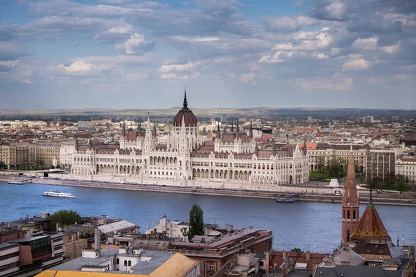 Budapest, Hungary - The Fishermen's Bastion — Stock Photo, Image