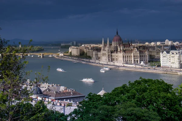 Budapest, Ungarn - die Bastion der Fischer — Stockfoto