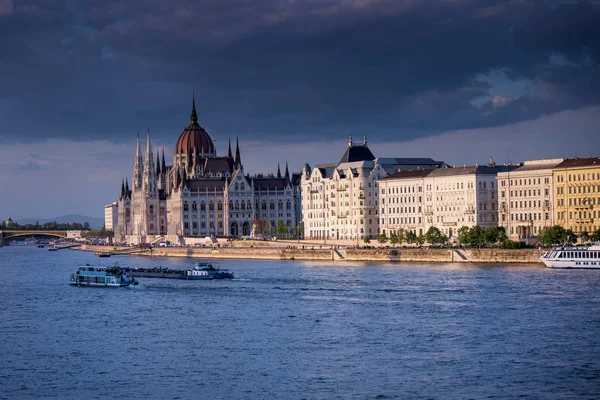 Budapest, Hungary - The Pest Shore from the Chain Bridge — Stock Photo, Image