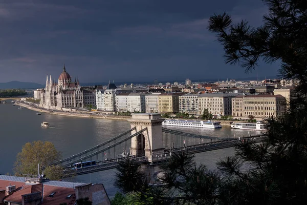 Budapest, Magyarország - a Parlament és a Duna — Stock Fotó