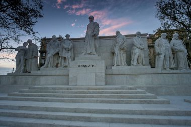 Budapeşte, Macaristan - Luigi Kossuth tarafından heykel t önünde