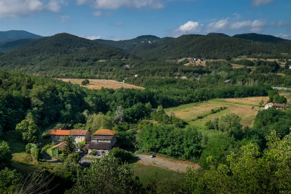 Lerma, Piedmont, İtalya - eski değirmen ve tor ile peyzaj