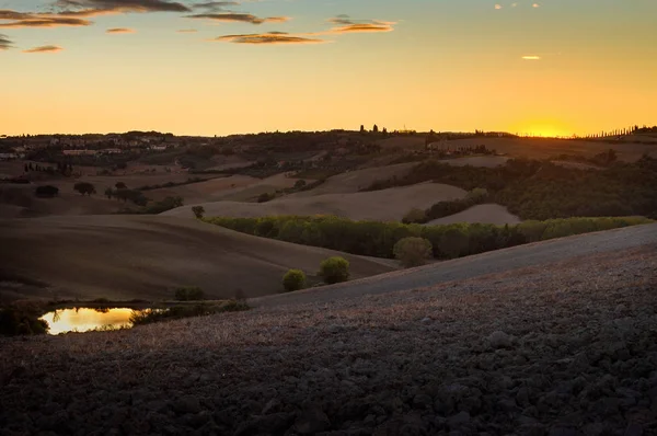 Toscane, Italië - Tuscany landschap met glooiende heuvels — Stockfoto