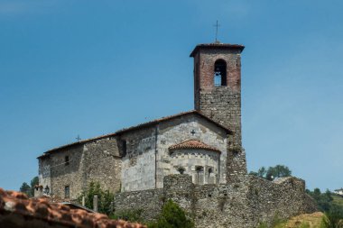 Ceserana ve Ortaçağ Kalesi, Garfagnana, Toskana, İtalya