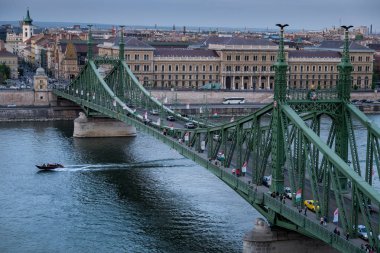Budapeşte Macaristan'ın başkenti tarafından Tuna nehri geçti.