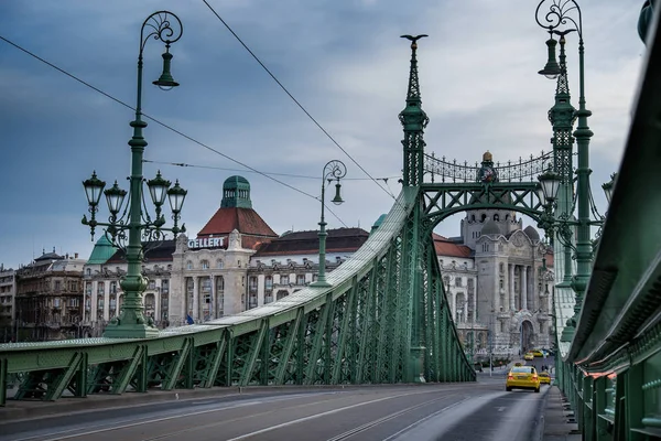Будапешт столиці Угорщини перетинає річку Дунай — стокове фото