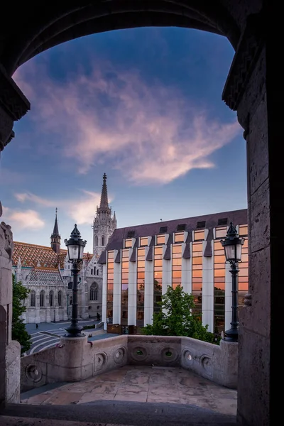 Hlavní město Maďarska křižuje řeku Dunaj Budapešť — Stock fotografie