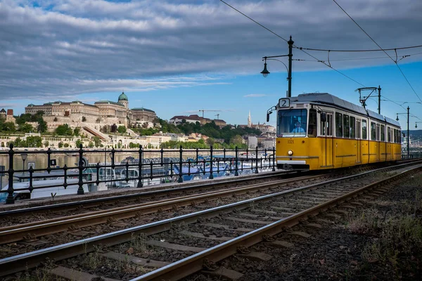 Будапешт столица Венгрии, пересекающая Дунай — стоковое фото