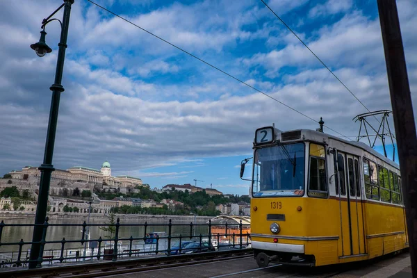 Budapeste a capital da Hungria atravessada pelo rio Danúbio — Fotografia de Stock