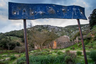 Dağlar ve deniz - sürme dağ bisikleti arasında Sardunya