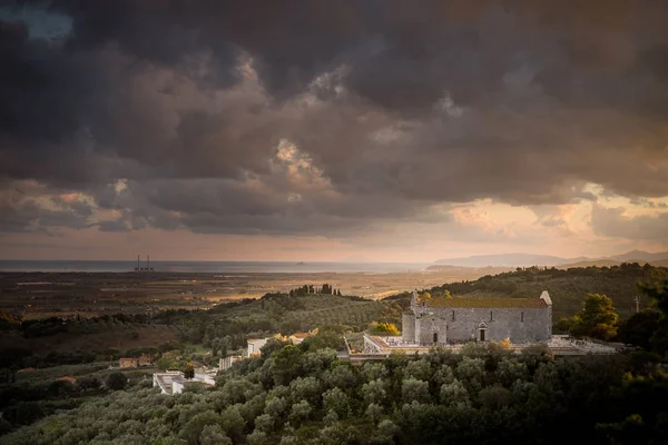 Campiglia, Marittima, Toscana - Fantastiskt Pieve av Saint Johen — Stockfoto