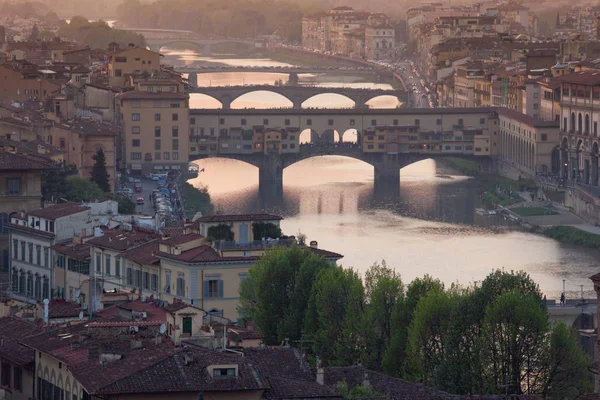 Florence, Toscane - panoramisch uitzicht over Florence vanaf Piazzale Mic — Stockfoto