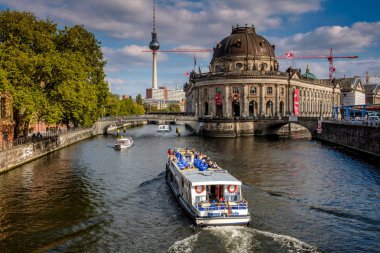 Berlin, Almanya - 24 Eylül 2015 - Spree Nehri iç 