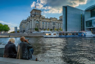 Berlin, Almanya - 24 Eylül 2015 - Spree Nehri iç 