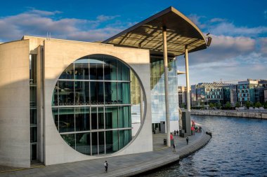 Berlin, Almanya - 24 Eylül 2015 - Spree Nehri iç 