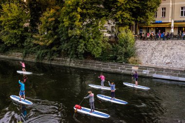 Berlin, Almanya - 24 Eylül 2015 - Spree Nehri iç 